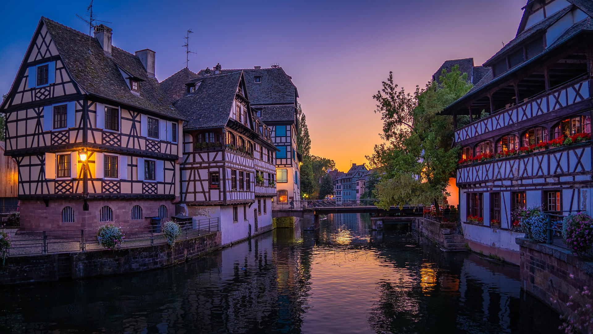 8 FRENCH COUNTRYSIDE TOWNS YOU’LL FALL IN LOVE WITH