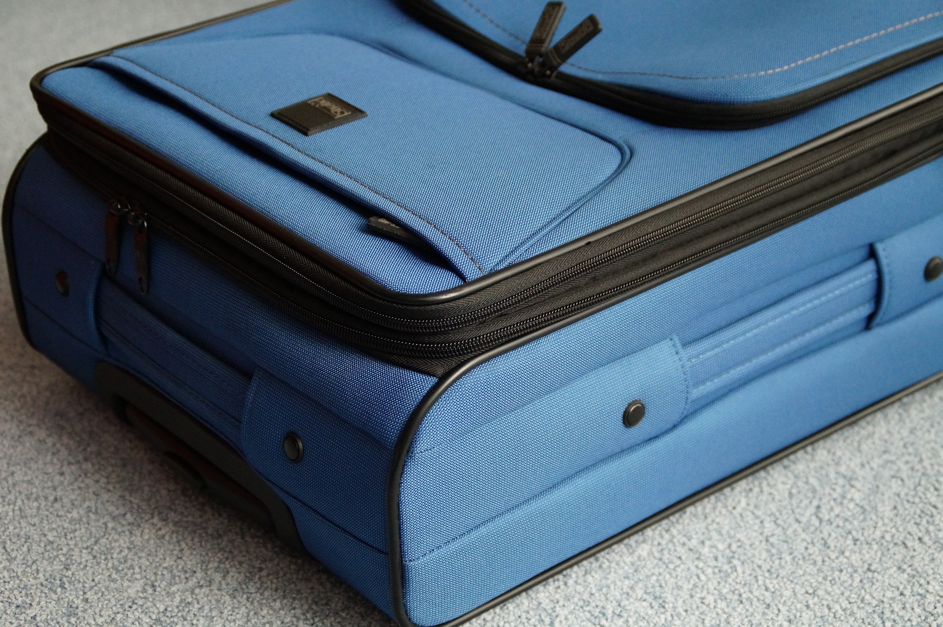 suitcase-356735_1920